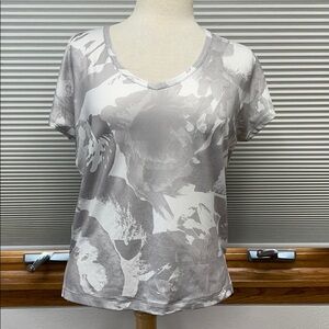Lucy Gray and White Floral Activewear Hi-low T-shirt Size XS